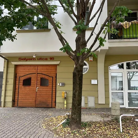 City Lux Apartman Nyiregyhaza Exterior photo